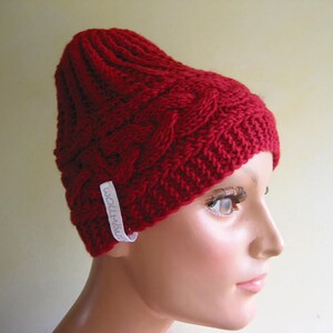 Handgestrickte Woll-Mütze-Ballonmütze-Beanie-Fischermütze-Hut-Slouch~Zopfmuster~verschränkte Rippen~rot~98% australische Merinowolle~unisex