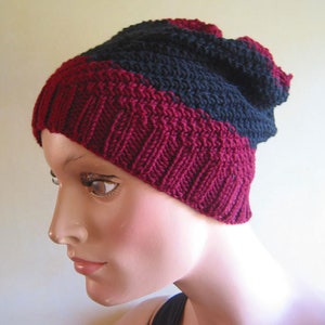 Gorro de lana tejido a mano gorro globo gorro sombrero de invierno sombrero de pescador sombrero slouchy ~ hecho de lana merino 100% australiana, negro-rojo oscuro ~ Escuela