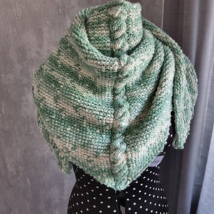 Hand-knitted triangular shawl-shawl-scarf-shoulder shawl~made of 47% cotton, 42 alpaca, 7 polyamide, 4 wool from Lang Yarns~ Green