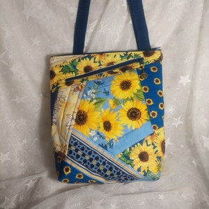 Sonnenblumen - gelb & blau wie die Flagge der Ukraine. Patchwork Crossbody Bag, langer Riemen, handgesteppter Baumwolle