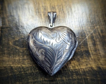 Vintage Sterling Silver Puffy Heart Picture Locket with engraved floral details