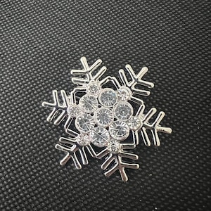 Christmas Snowflake Brooch - Pin