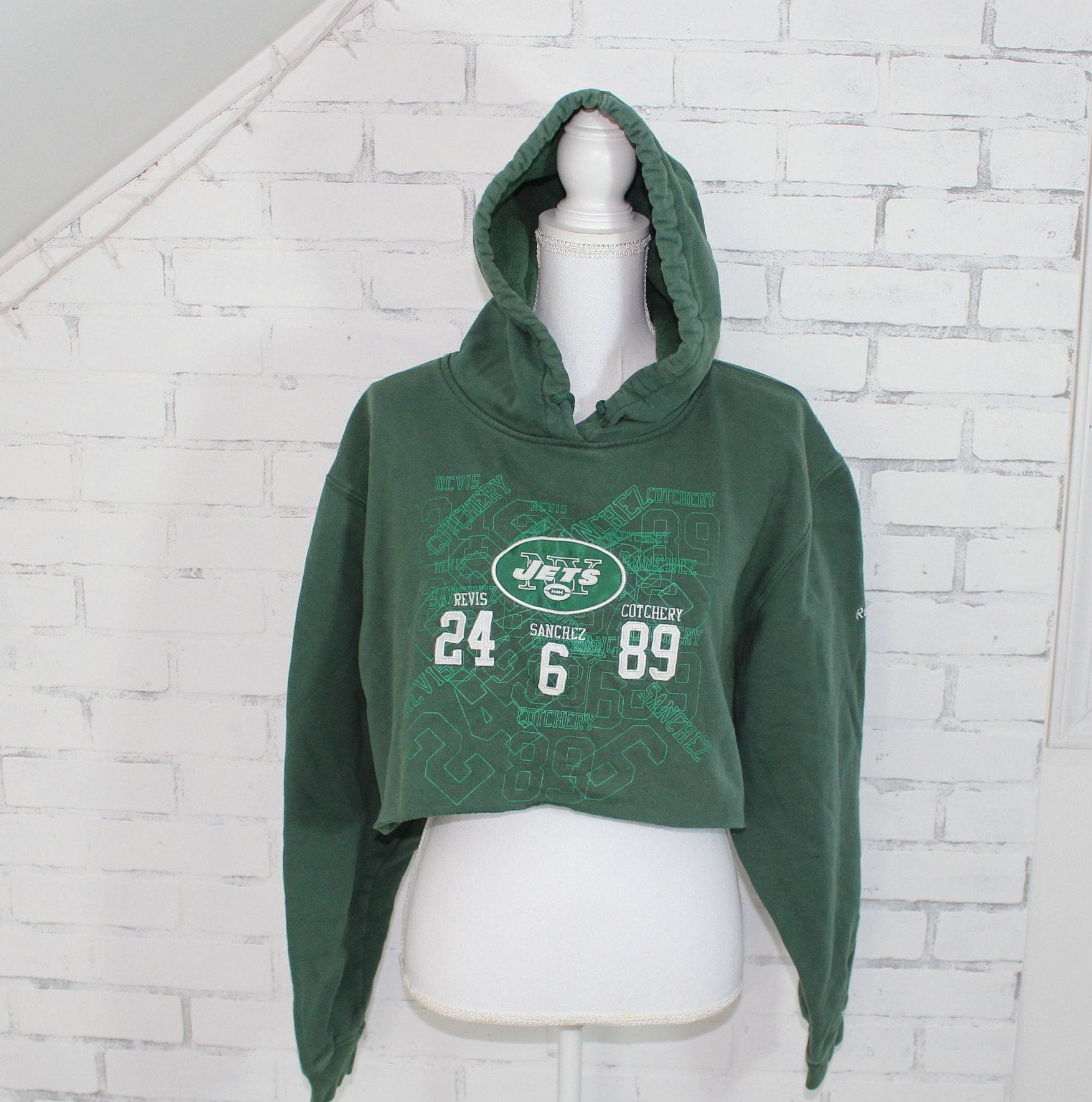 VintageSweetTee New York Jets Football Vintage Graphic Sweatshirt Hoodie (Rare One of A Kind)