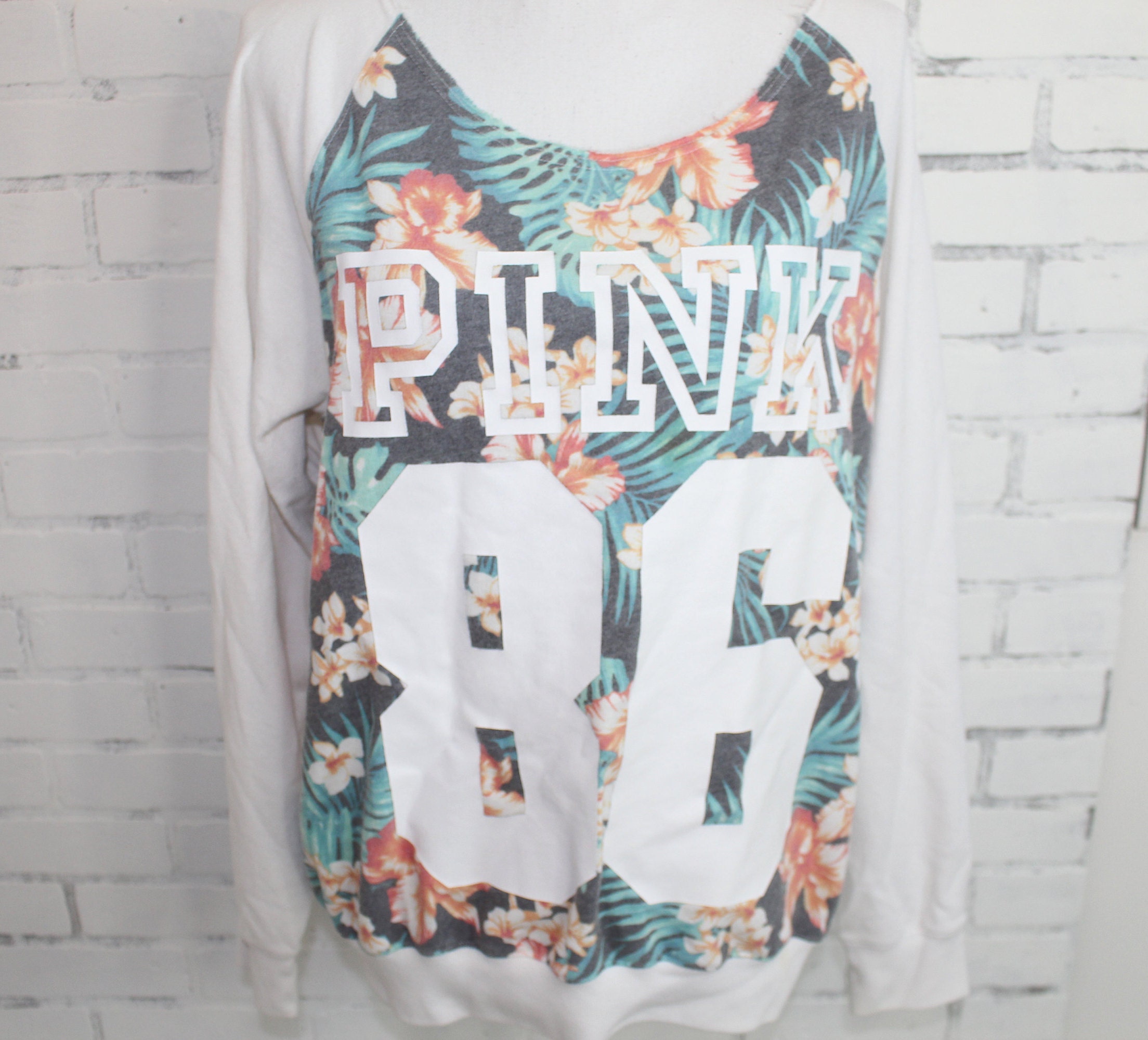 VICTORIAS SECRET PINK PINK LOVES CINCO DE MAYO TANKTOP TEE NWT
