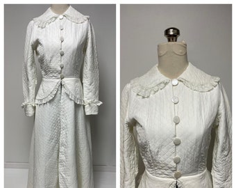 1950's White Quilted Lounging Robe | Buttoned Front Bodice | Lace Trimmed Peplum |  Flowing Skirt | Lingerie | Robe | As Is | Sm.