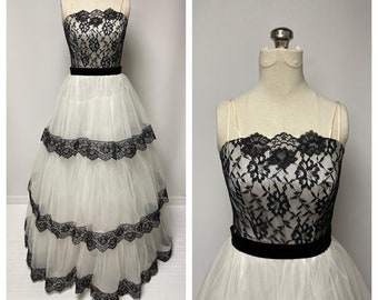 1950's Gown |Tulle Party, Prom Dress | White Tulle, Black Lace | Lots of Tulle Layers | Tiny Double Straps | Sm.