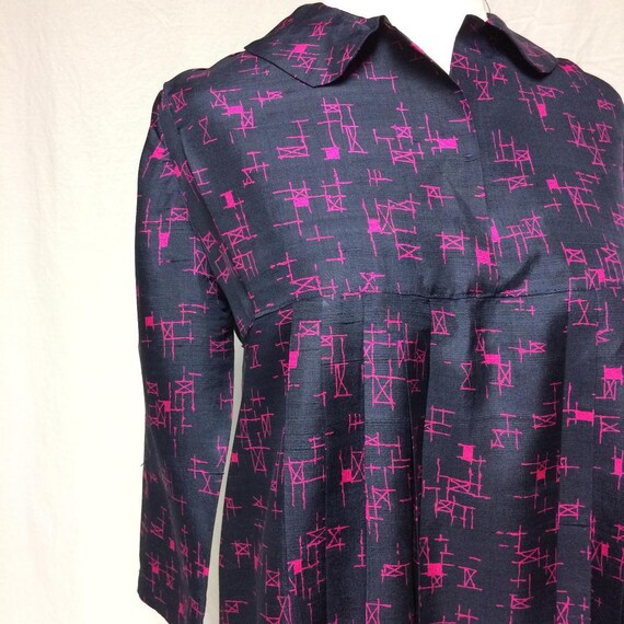 1950's True Vintage Navy Silk with Hot Pink Graph… - image 2