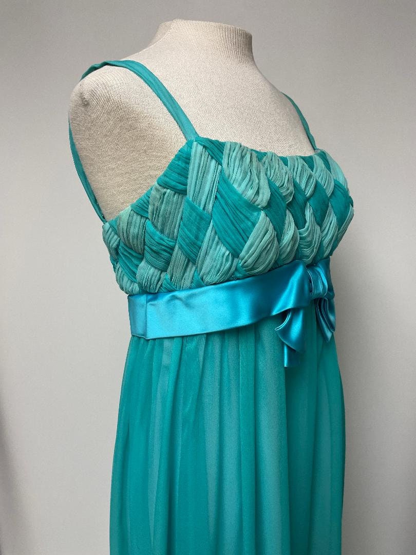 green emerald velvet dress Ava Presley Empire Waist Prom Dress 40142 main image 0