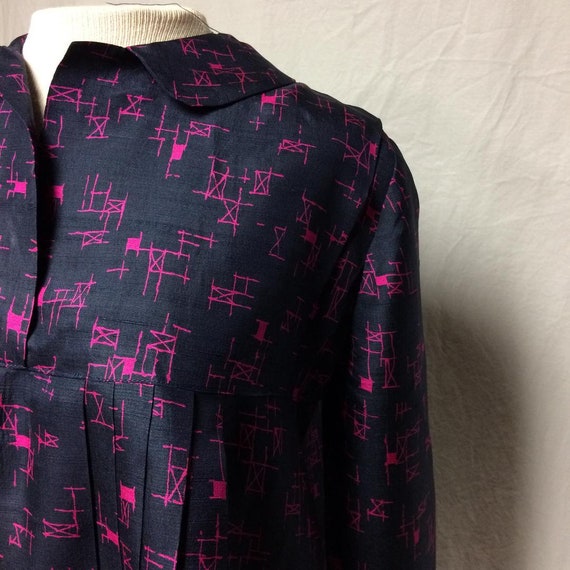 1950's True Vintage Navy Silk with Hot Pink Graph… - image 6