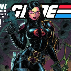 Puede incluir: Una portada de cómic con un personaje en un traje táctico negro con un emblema Cobra rojo, sosteniendo una pistola negra y un rifle verde. El personaje lleva gafas tintadas de rosa y un cinturón utilitario. El texto incluye IDW, G.I. JOE y #1.