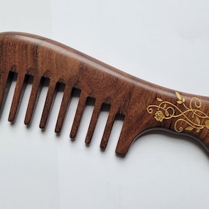 Peigne en bois fait main avec motif de roses : dents larges, peigne à cheveux bouclés 19 cm (19 cm)