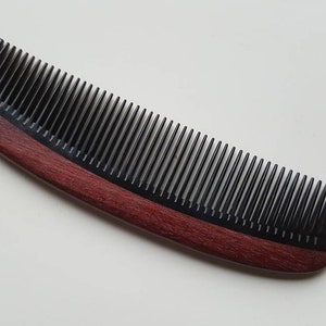 Peine de cuerno para el pelo o la barba para hombre, regalo de San Valentín para él, regalo de cuidado personal, regalo de aniversario de cumpleaños para el esposo, peine de corazón morado Araki de 5,6"/14,2 cm
