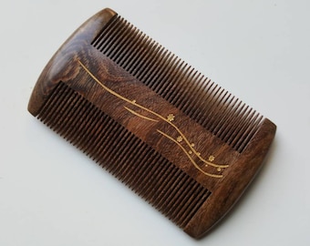 Pente de madeira artesanal: pente fino para barba, com design de algas marinhas.