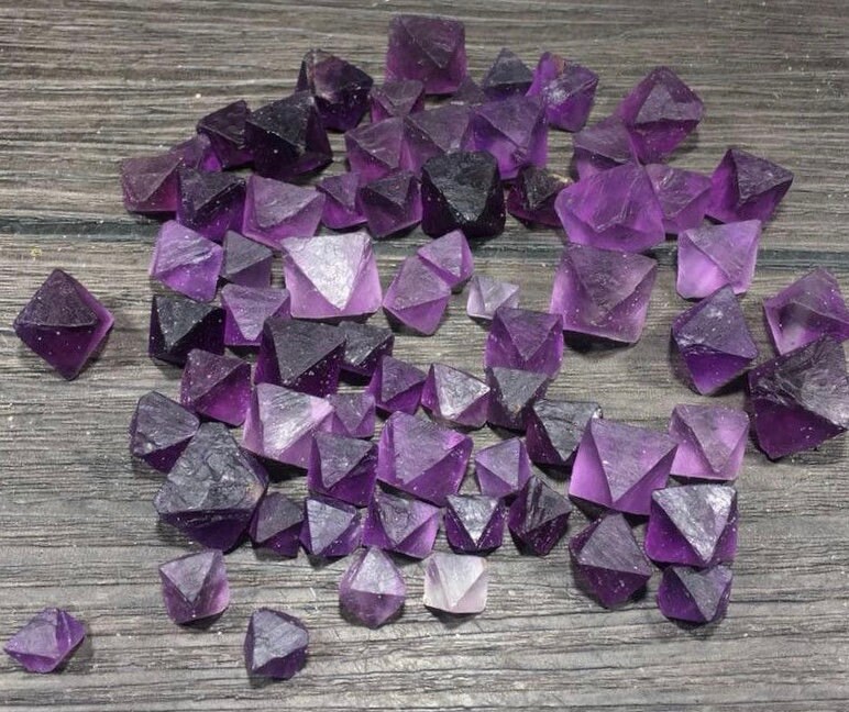 300 Grammes de Fluorites Violettes Dégringolé