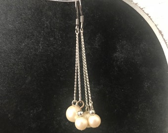 Sliver and Pearl Dangling Earrings