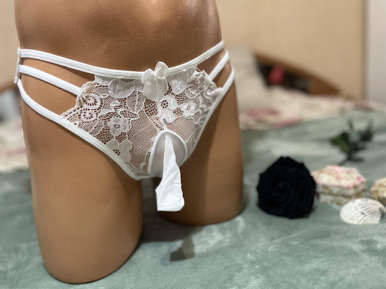 Durchsichtiger Herren-Spitzen-Sissy-Bikini Bild 1