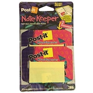 Può includere: Una confezione di Post-it Note Keeper con note adesive rimovibili. La confezione è principalmente viola, rosa e gialla, con il logo Post-it ben visibile. La confezione include due dispenser e il testo "NEW!" è visibile.