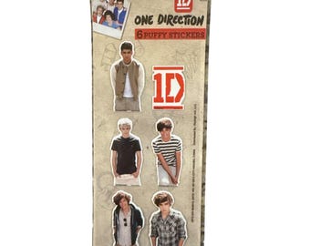 1D ワン・ダイレクション グループ 1シート 6枚のぷっくりステッカー付き 8.75インチ x 3.5インチ コレクターズアイテム！