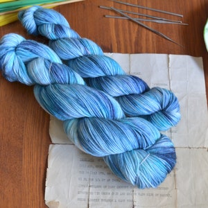 Wedgewood, 100% Merino, DK Weight Double Knitting, 115g Skein, Hand Dyed Indie Yarn, Variegated Blue Yarn, Knitting Crochet Canada