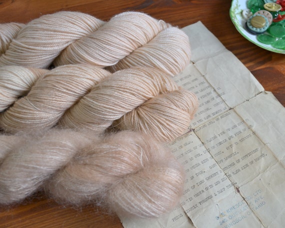 Crème de Pêche, 72/28 Mohair Silk Yarn, Lace Weight, 50g Skein, Fuzzy Soft Yarn, Vanilla Peach, Sock Shawl Sweater Yarn, Knit and Crochet