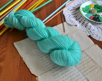 Seafoam, 100% Merino, DK Weight Yarn, Double Knitting Hand Dyed, Superwash 115g, Pastel Green Blue Tonal Yarn, Knit Canada