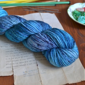 Jazzy, 80/20 Merino Nylon Sock Shawl Yarn, Hand Dyed Indie, Superwash Fingering Weight 115g, Shades of Blue Speckled, Aqua Teal, Knit Canada