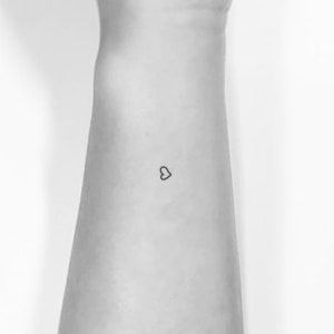 Asymmetric Tiny Hand-Drawn Heart Outline Temporary Tattoo (Set of 3)