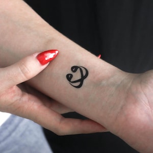 Double Waw Temporary Tattoo (Set of 3)