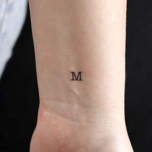 Tatuaje temporal de letra mayúscula de máquina de escribir M (conjunto de 3)