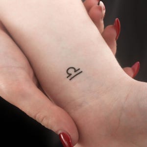 Tymczasowy tatuaż z symbolem zodiaku Wagi (zestaw 3 sztuk)