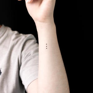Tatuaje temporal de tres pequeños puntos (conjunto de 3)