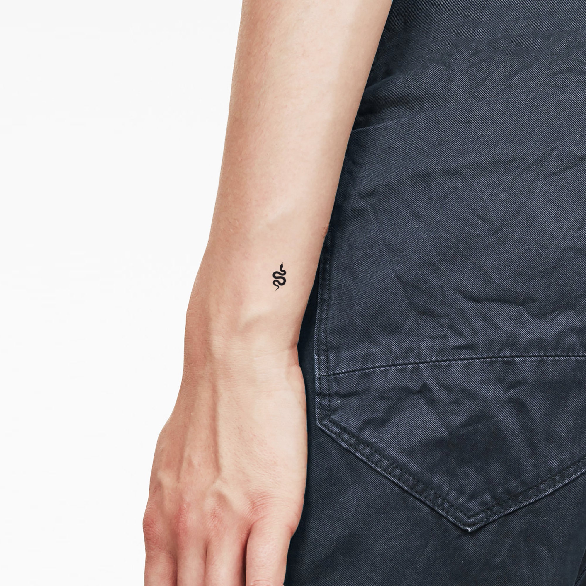 Update 85+ minimalist snake tattoo latest - in.cdgdbentre