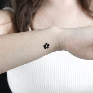 Minimalist Flower Temporary Tattoo (Set of 3)
