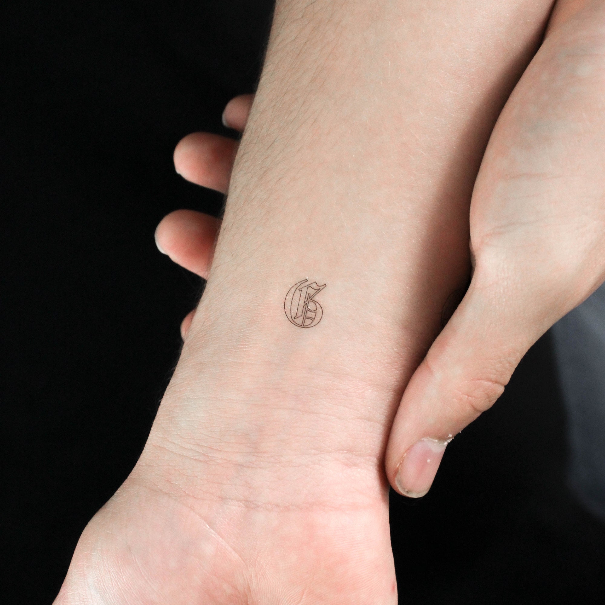 Stylish Tattoos with the Letter G
