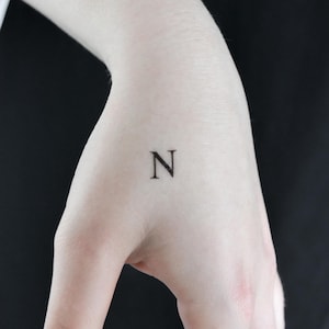 Griechischer Großbuchstabe Nu temporäres Tattoo (3er Set)