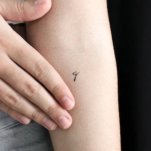 Tatuaje temporal de letra G minúscula manuscrita (juego de 3)