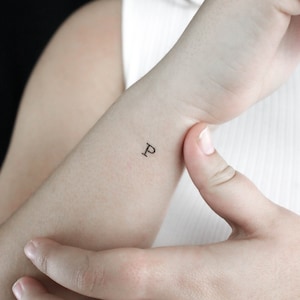 Tatuaje temporal de letra de máquina de escribir mayúscula P (conjunto de 3)