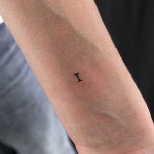 I Tatuaje temporal de letra de máquina de escribir mayúscula (conjunto de 3)