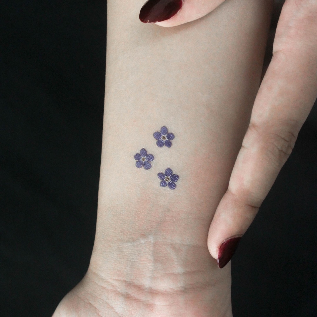 Azeeda Temporäres Tattoo 'Forget Me Not' – Wasserfest & Hautfreundlich