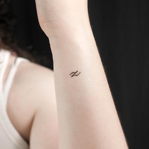 Tatuaje temporal de letra Z minúscula manuscrita (juego de 3)