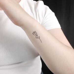 Tatuaggio Temporaneo Rosa a Linea Singola (Set di 3)