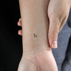 Tatuaje temporal de letra de máquina de escribir mayúscula L (conjunto de 3)