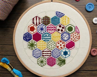 Sechseck-Stickmuster, vorgedrucktes Stoffpanel plus PDF-Schnittmuster, Anfängerprojekt für Handstickerei, 20 Handstickstiche lernen