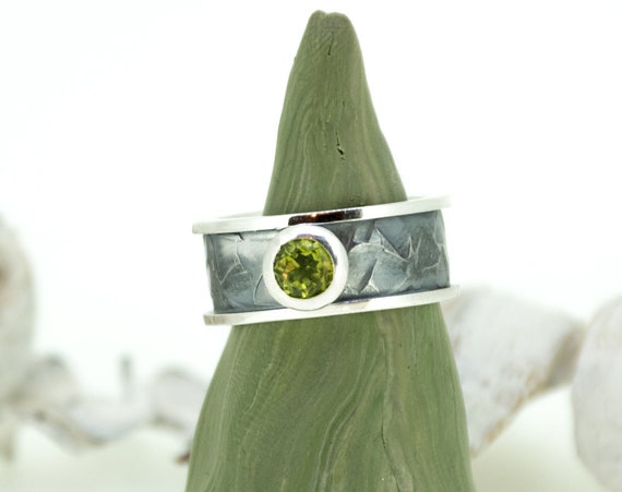 Green Peridot Ring | Hammered Silver Ring | Oxidized Ring | August Birthstone