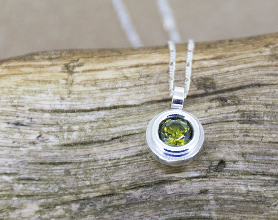 Olive Green Round Silver Necklace