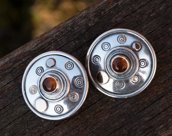 Stud Earrings with Amber and golden details