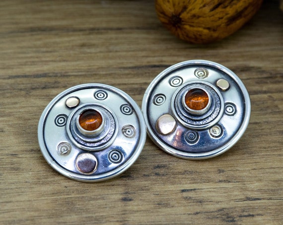 Stud Earrings with Amber and golden details