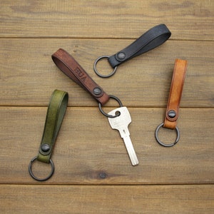 Porte-clés en cuir personnalisé, porte-clés en cuir fait main, porte-clés initial estampé personnalisé, cadeau pour elle, cadeau d'anniversaire de porte-clés en cuir