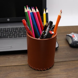 Round Pencil Cup,Hand Stitched Leather,Leather Pen Tray,Leather Pen&Pencil holder,leather monogram pen cup,Personalized pen holder for desk