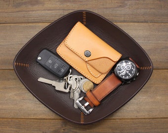 Handmade Leather Valet Tray Custom leather tray Monogrammed Valet Tray Catch All Tray Leather Tray Office Gift anniversary gift husband gift